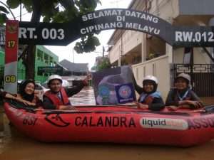 Calandra UBSI Bantu Evakuasi Warga Cipinang Melayu