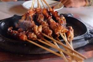8 Makanan Ekstrem yang ada di Indonesia, Mulai dari Sate Kobra dan Sup Buaya