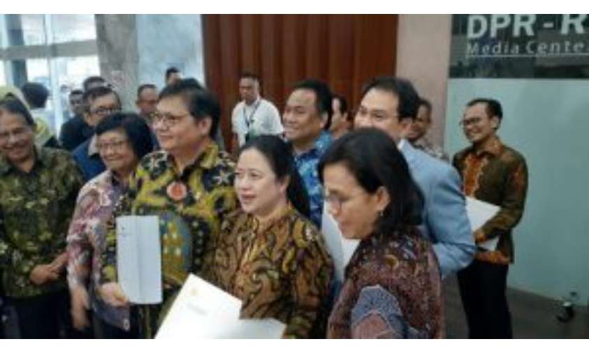 Pemotongan Pesangon untuk Karyawan PHK Diterapkan di Omnibus Law