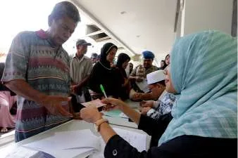 Baitul Mal Aceh Salurkan Zakat