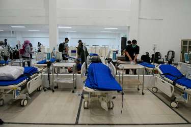 lonjakan pasien covid-19