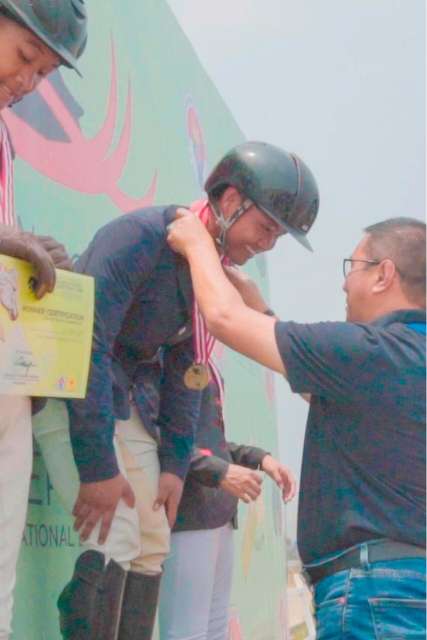 Dirga Mahasiswa STMIK Nusa Mandiri juarai lomba balap kuda