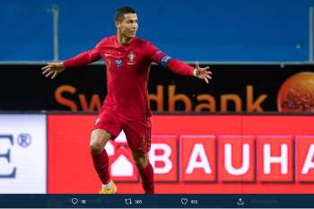 Cristiano Ronaldo mencetak gol ke-100 untuk timnas portugal