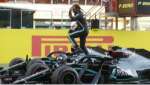 Lewis Hamilton Berhasil Tempati Podium Pertama, pada GP Tuscan yang Berlangsung ‘Kacau’