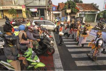 Unik, Polres Depok Sosialisasi Penggunaan Masker