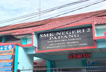 Siswi Non-muslim Jilbab