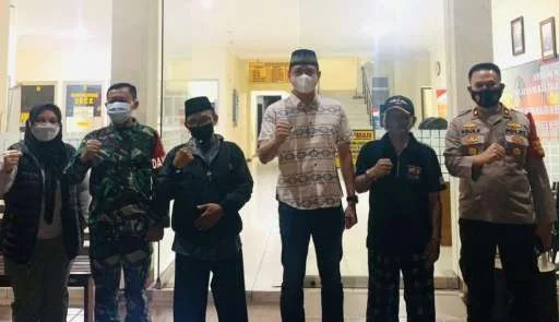 Dilarang Salat di Masjid memakai masker berakhir damai