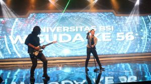 Wisuda Rasa Konser, Universitas BSI Hadirkan Band Drive di Panggung Wisuda Ke-56