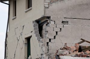 Hal yang Boleh dan Tidak Ketika Gempa Terjebak di Gedung Tinggi