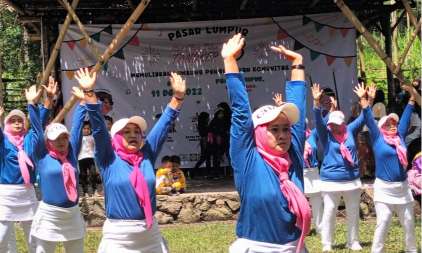 HUT ke-13 Komunitas Tanoker Gelar Pasar Lumpur