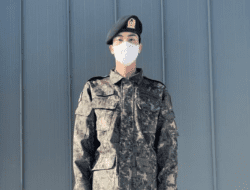 Jin BTS Kejutkan Army dengan Postingan Berseragam Militernya