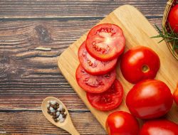 6 Manfaat Buah Tomat, Bisa Turunkan Berat Badan Hingga Cegah Kanker