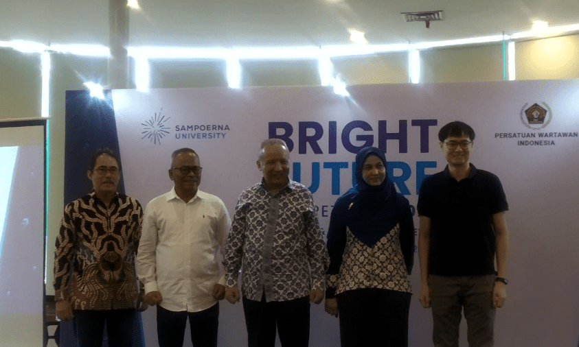 Narasumber pada acara Sampoerna University
