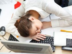 Coba Gunakan 5 Cara ini Agar Bisa Atasi Rasa Ngantuk Saat di Kantor!