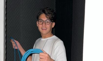 Ardhito Pramono Pingsan Diatas Panggung Saat Konser