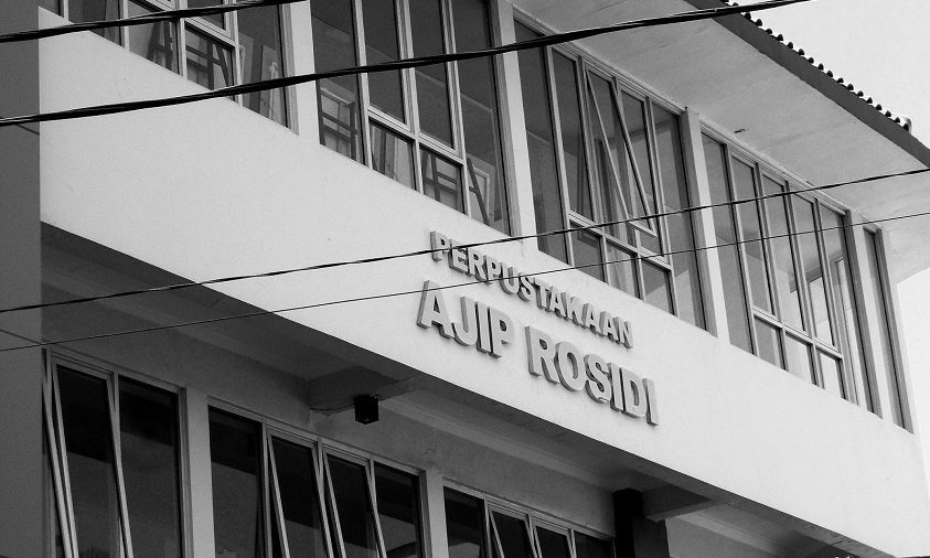 Perpustakaan Ajip Rosidi, Sastrawan Sunda yang Terletak di Bandung!