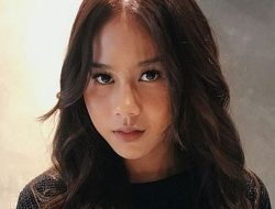 Nadin Amizah Jelaskan Alasan Berteriak, “Takut di Blacklist Nyanyi di Gramed Cuk!”
