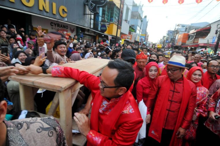 Ridwan Kamil Kang Emil bersama sang Istri pada acara Festival Budaya Cap Go Meh Bogor
