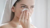 Terapkan ini Agar Kulit Tetap Sehat, Langkah Besihkan Make Up yang Benar