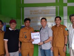 Dorong Literasi, PT. RBT dan Yagemi Sumbangkan Buku kepada Warga Desa Bukit Layang, Bangka