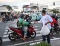 BWA-CIMB Niaga Syariah  Salurkan 200 Paket Takjil kepada Pejuang Nafkah di Jakarta