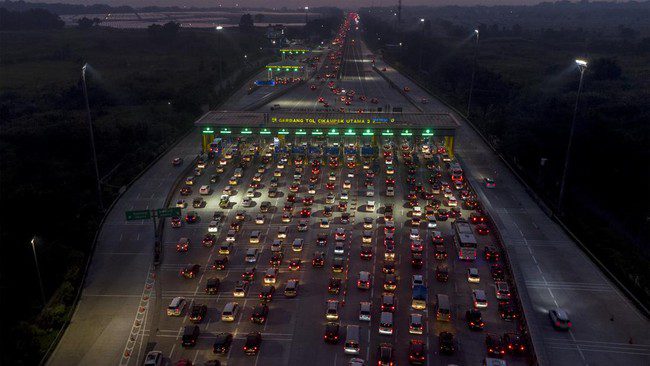 volume-kendaraan-trans-jawa-melintasi-gt-cikampek-meningkat-1_169
