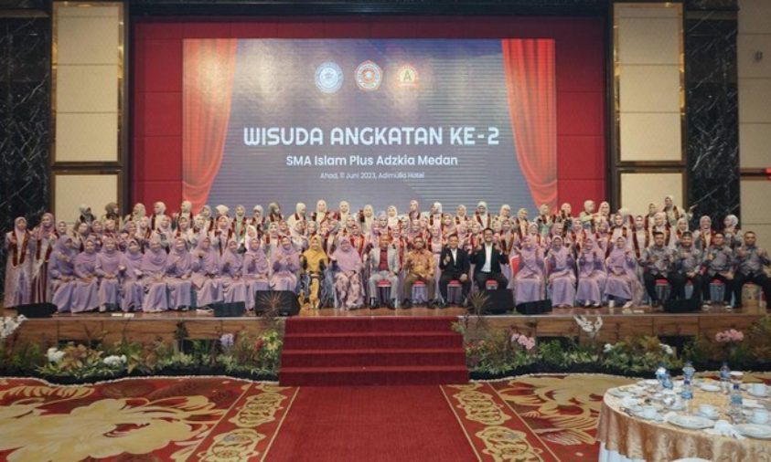 SMA Islam Plus Adzkia Berikan Beasiswa