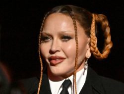 Madonna Batalkan Tur Usai Masuk ICU Akibat Infeksi Bakteri Akut!