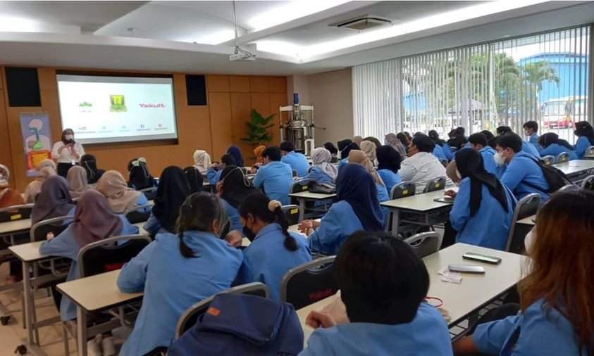 Kunjungan ke PT Yakult Indonesia