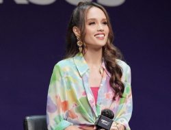 Cinta Laura Kunjungi Masohi Temui Korban Pelecehan Seksual