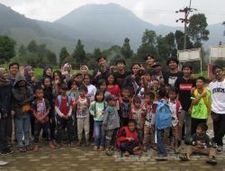 Mahasiswa KKNT Inovasi IPB Ajarkan Literasi dan Cinta Lingkungan kepada Anak-Anak Kampung Cikoneng