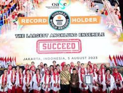 Tembus Rekor Dunia! Konser Angklung Terbesar Kumandangkan Lagu Berkibarlah Bendera