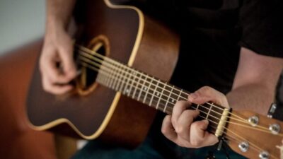 chord gitar dan lirik peterpan cobalah mengerti