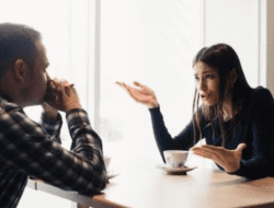 10 Tips Menghadapi Pasangan yang Insecure