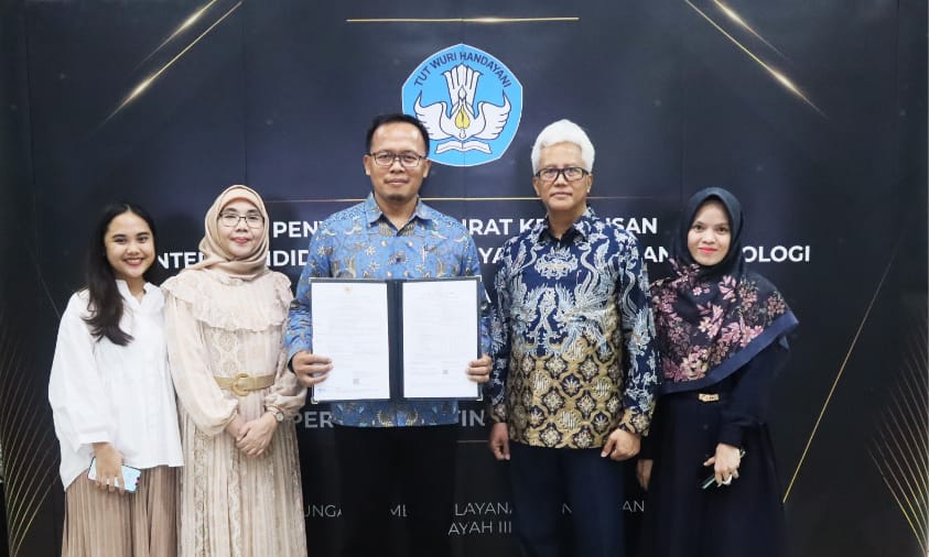 penyerahan sk guru besar rektor universitas bsi