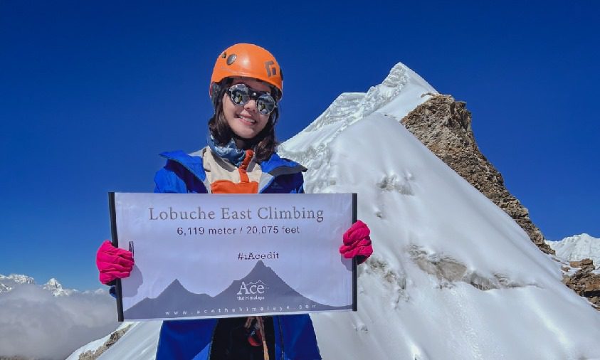 Della Dartyan Berhasil Taklukkan Lobuche East Peak, Himalaya