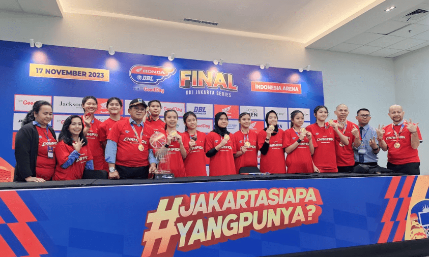 Seventy berhasil menjaga tahta dan membawa pulang piala kejuaraan