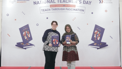 Rayakan Hari Guru, Sampoerna Academy Luncurkan Buku Panduan Pengajar