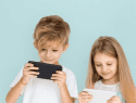 Tips Mengontrol Ketergantungan Handphone pada Balita