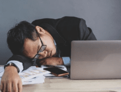 8 Tips Atasi Rasa Letih dan Kantuk Saat Kerja Lembur Agar Tetap Produktif!