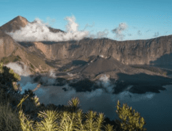 7 Jalur Trekking di Indonesia Paling Populer! Wajib Kesana!