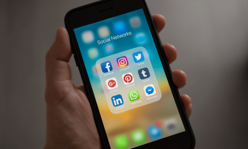 Kecepatan informasi yang ada di media sosial mengalahkan media pers