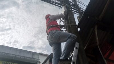 PLN Icon Plus Lakukan Penataan Kabel Semrawut di Wilayah Lebak Banten