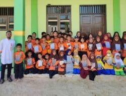 Laznas BMH Salurkan 40 Al-Qur’an Baru untuk Santri MI Al-Izzah Juata Laut Tarakan