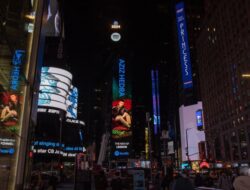 Masih Segar Baru Dirilis, EP “Lesson” Milik Aziz Hedra  Memukau di Time Square New York