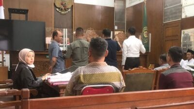 persidangan pencurian box iconnet