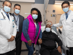 Pria Pertama yang Berhasil Menerima Transplantasi Ginjal Babi Pulang dari Rumah Sakit