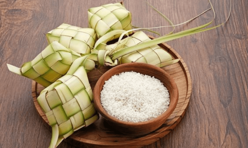 hidangan ketupat saat lebaran