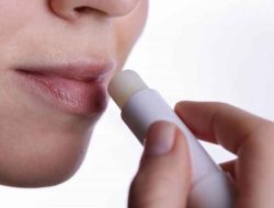 Simak 3 Cara Atasi Bibir Kering Ini, Agar Bisa Tampil Maksimal!