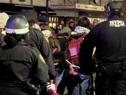 Polisi Tangkap Ratusan Demonstran pro-Palestina yang Duduki Universitas Columbia